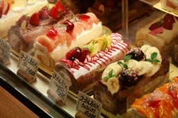 ロールケーキ（かぼちゃ・ハーブ風味）